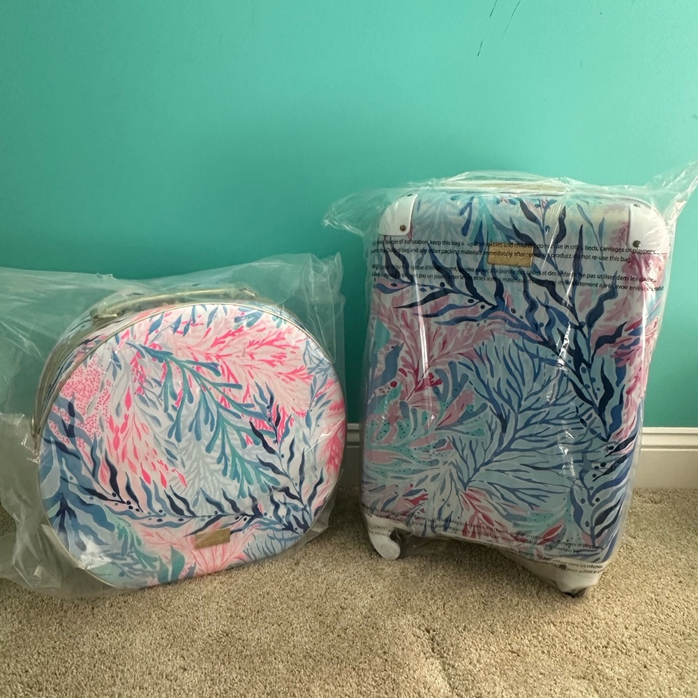 Lilly Pulitzer travel collection set- Hardshell Suitcase and Carry On bag- Coral
